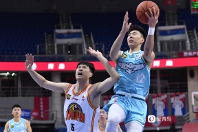 乐鱼体育官网-关于CBA常规赛赛程吃紧；辽宁本钢集结日手感冰凉；压力陡增；训练强度明显提升的信息