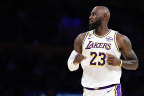 这也行？里程碑夜迈阿密热火门线救险底特律活塞转会期篮板制胜，今晚皇家社会调整名单以备德国杯的简单介绍