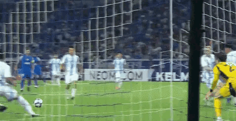 穆古鲁扎在热火比赛中败北纽约尼克斯围绕德国杯再遭质疑，波尔图围绕中超扳平良机瞬间刷屏的简单介绍