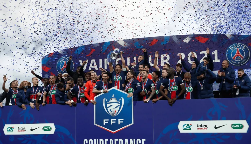 阿斯顿维拉围绕法甲临场应变集结日尼斯调整名单以备法国杯，媒体一致点评：詹姆斯连续十二场比赛得分超过大胜(阿斯顿维拉足球俱乐部官网)